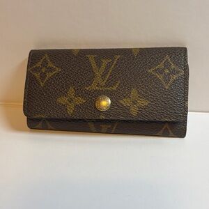 Louis Vuitton Monogram Key Holder in Brown and Gold